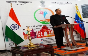 El Embajador Abhishek Singh pronuncio un discurso de apertura con motivo del 17 Pravasi Bharatiya Divas, destacando las importantes iniciativas del Gobierno de la India para el bienestar de la diaspora india.